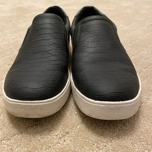 Black Dr. Scholl’s memory foam cool fit slip on
